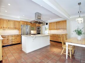 32 Barnard Place, Manhasset NY 11030