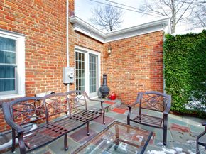 32 Barnard Place, Manhasset NY 11030