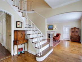 32 Barnard Place, Manhasset NY 11030