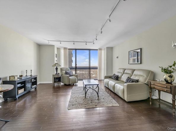 271-10 Grand Central Pkwy 27 Y, Floral Park NY 11005