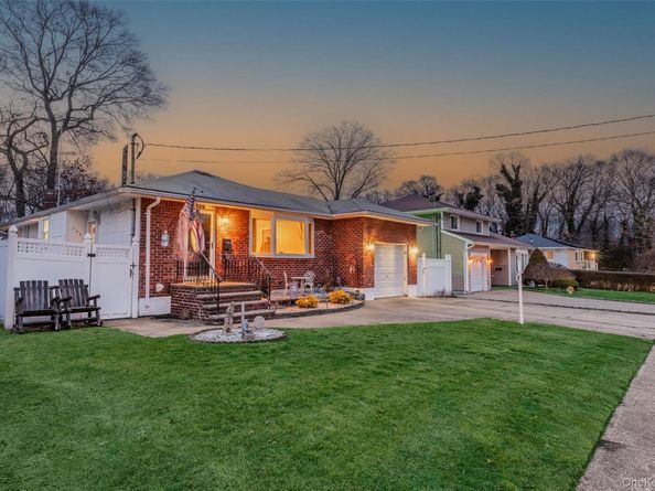 139 N Linden Street, Massapequa NY 11758