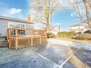 19 Parkdale Drive, Farmingdale NY 11735