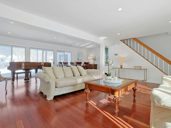 32 Lambert Lane, New Rochelle NY 10804