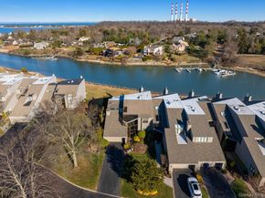 6 Lady Janes Way, Northport NY 11768