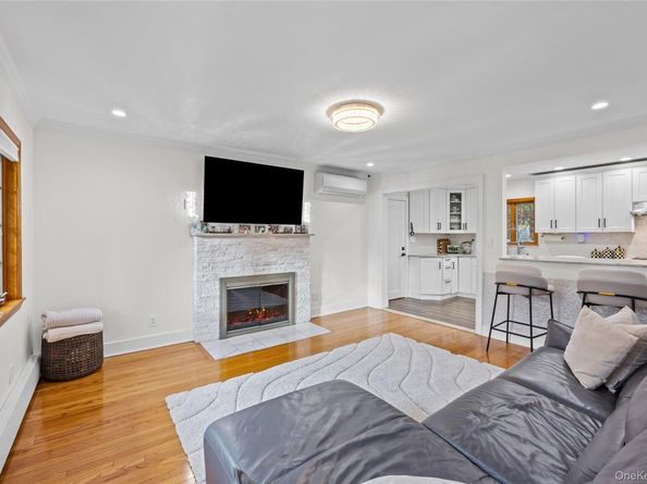 8 Willow Road, New Hyde Park NY 11040