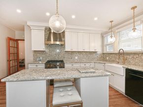 198 Warner Avenue, Roslyn Heights NY 11577