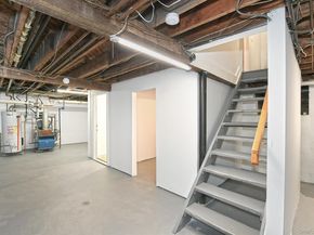 198 Warner Avenue, Roslyn Heights NY 11577