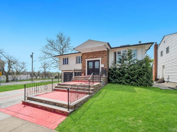2 Valley Greens Drive, North Woodmere NY 11581
