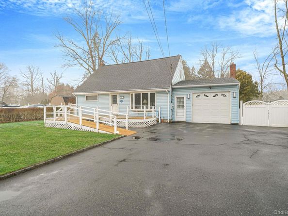 6 Noahs Path, Rocky Point NY 11778