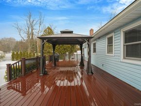 6 Noahs Path, Rocky Point NY 11778
