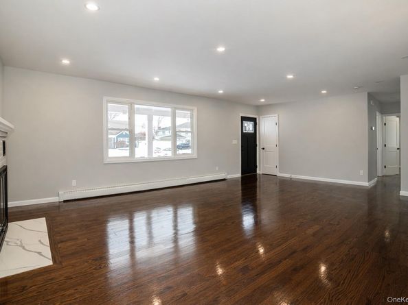 7 Amherst Place, Massapequa NY 11758