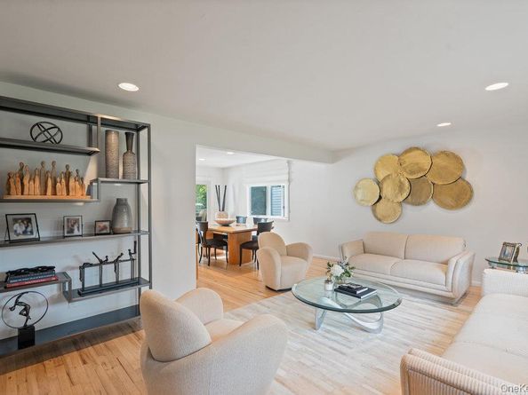 4 Newport Drive, Plainview NY 11803