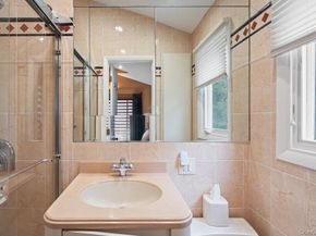 4 Newport Drive, Plainview NY 11803