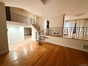 48 Robin Lane, Plainview NY 11803