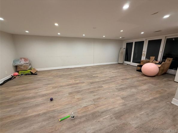 48 Robin Lane, Plainview NY 11803