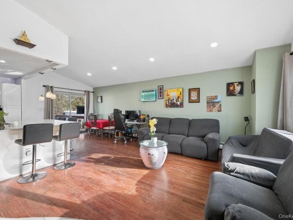 253 W 20th Street, Deer Park NY 11729