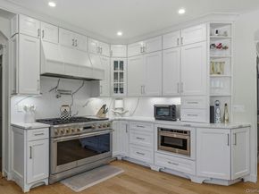 14 Oaklawn Avenue, Glen Head NY 11545