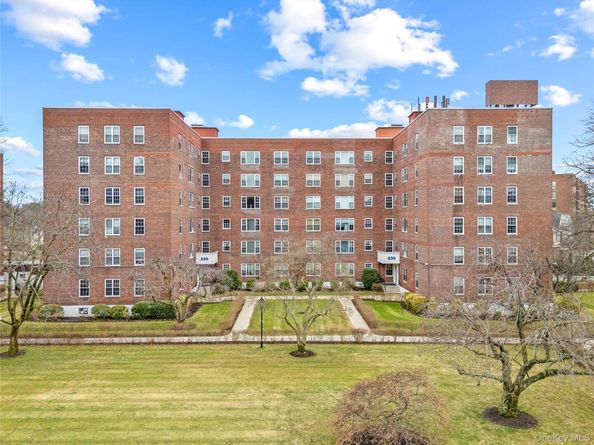 230 Pelham Road 4L, New Rochelle NY 10805