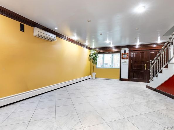 2044 26th Street, Astoria NY 11105