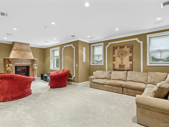 5 Schoolhouse Court, Oyster Bay NY 11771