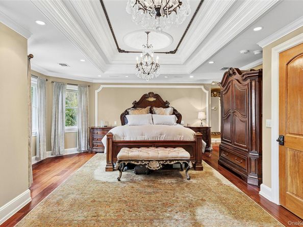 5 Schoolhouse Court, Oyster Bay NY 11771