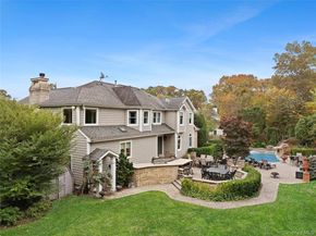 5 Schoolhouse Court, Oyster Bay NY 11771
