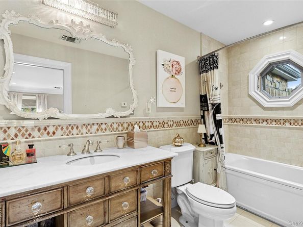 5 Schoolhouse Court, Oyster Bay NY 11771