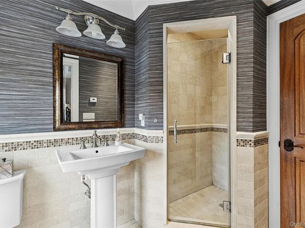 5 Schoolhouse Court, Oyster Bay NY 11771