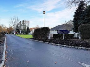 70 Strawberry Commons, Riverhead NY 11901