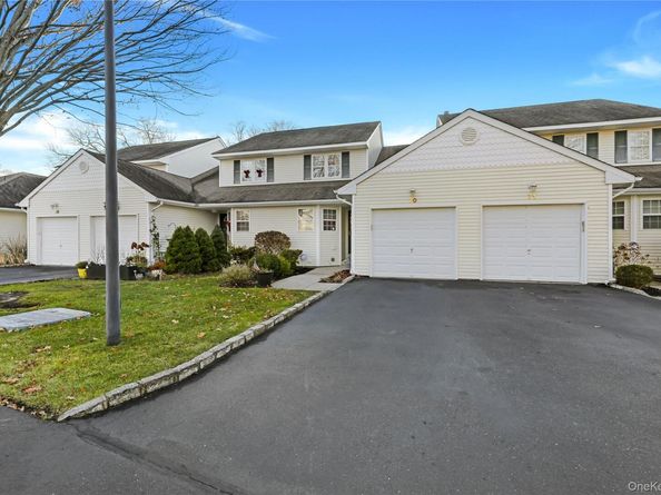 70 Strawberry Commons, Riverhead NY 11901