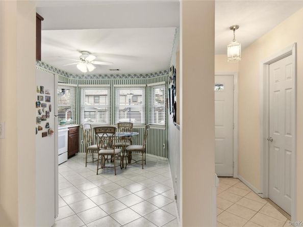 10 Hampton Way, Woodbury NY 11797