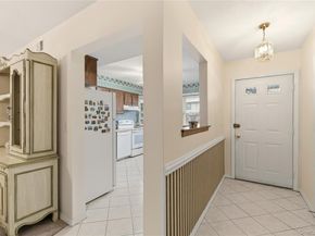 10 Hampton Way, Woodbury NY 11797