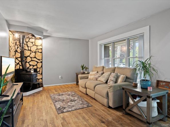 12 Debragga Avenue, East Moriches NY 11940