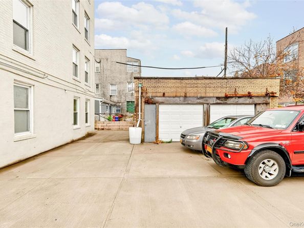 759 E 221st Street, Bronx NY 10467