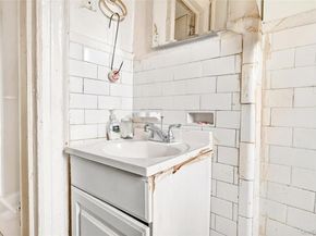 759 E 221st Street, Bronx NY 10467