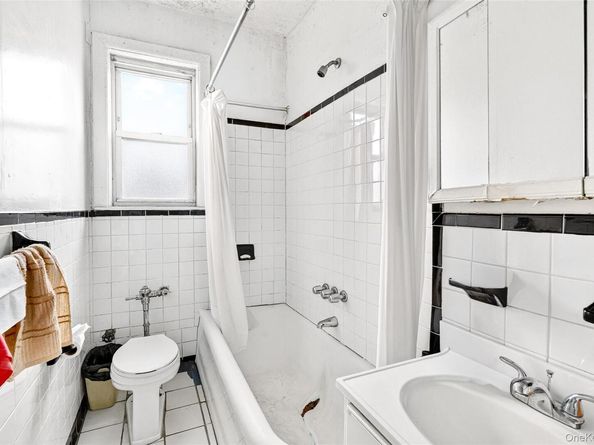 759 E 221st Street, Bronx NY 10467