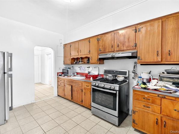 759 E 221st Street, Bronx NY 10467