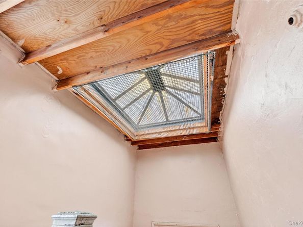 759 E 221st Street, Bronx NY 10467