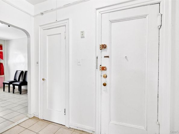 759 E 221st Street, Bronx NY 10467