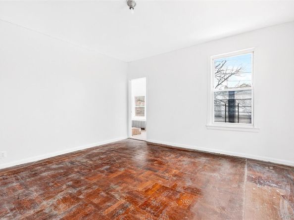 759 E 221st Street, Bronx NY 10467