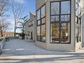 6 The Maples, Roslyn NY 11576