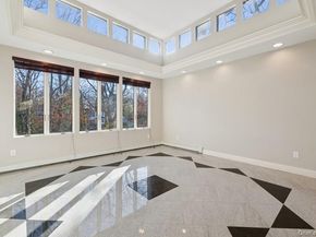 6 The Maples, Roslyn NY 11576