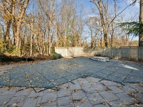 6 The Maples, Roslyn NY 11576