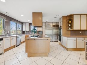 6 The Maples, Roslyn NY 11576