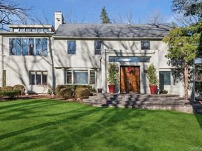6 The Maples, Roslyn NY 11576