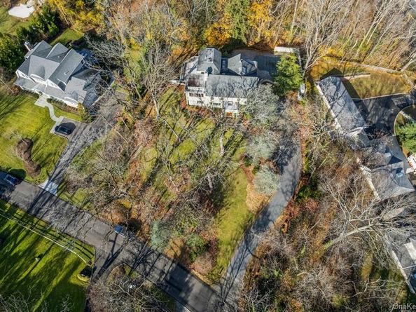 6 The Maples, Roslyn NY 11576