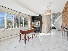 6 The Maples, Roslyn NY 11576