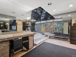6 The Maples, Roslyn NY 11576