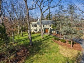 6 The Maples, Roslyn NY 11576