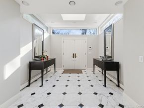 6 The Maples, Roslyn NY 11576